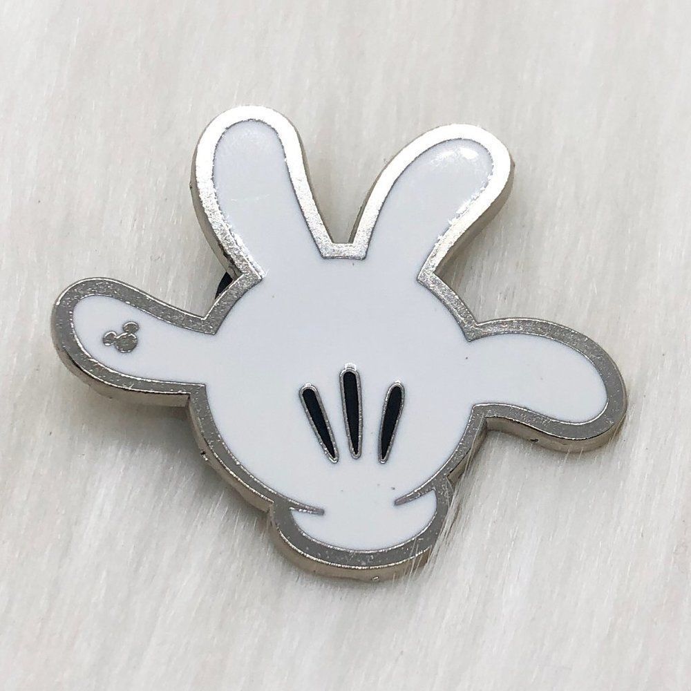 🔮 5/$25 Disney Mickey Mouse Glove Pin
